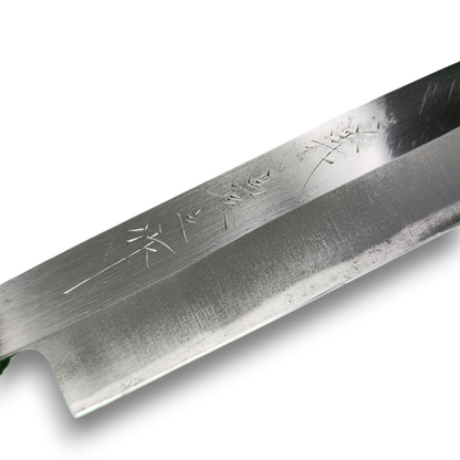 Gros plan sur la lame du Yanagiba vintage – marquages 本鍛造 et 特製 en acier Shirogami
